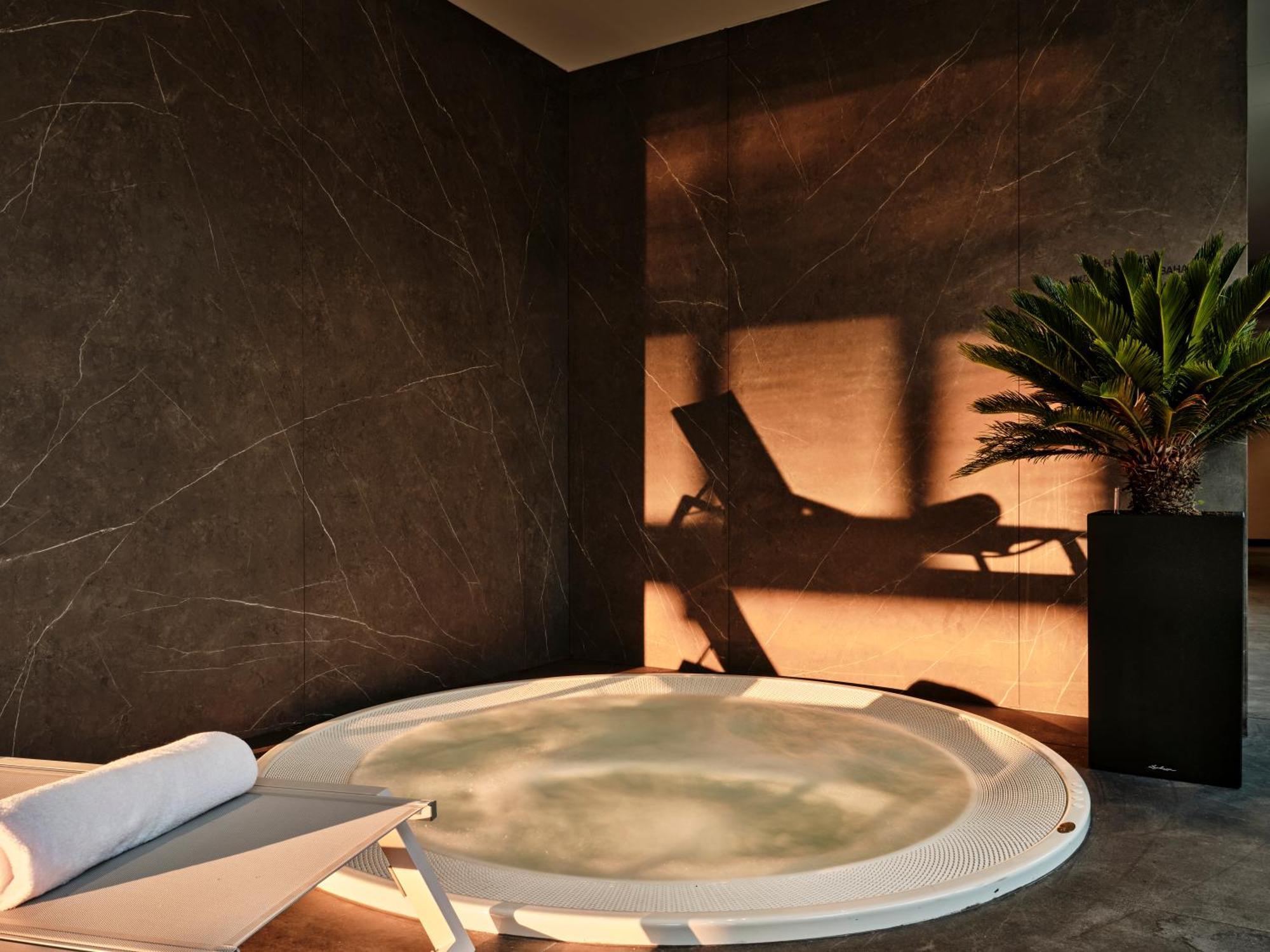 Crowne Plaza By Ihg 5*